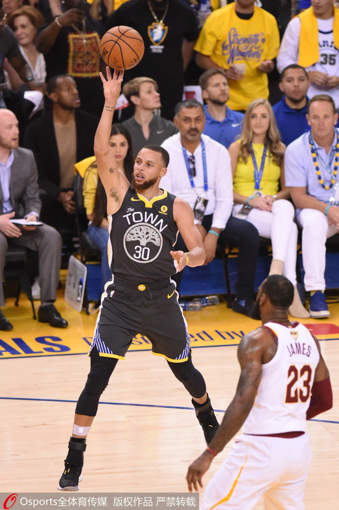  库里单场命中九记三分刷新勇士队史纪录  